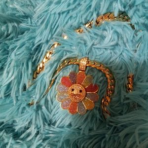 Spinning flower and chain